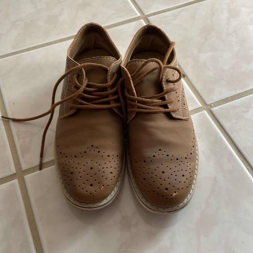 GUC - Steve Madden - Tie dress shoes - SO cute on! Boys size 3